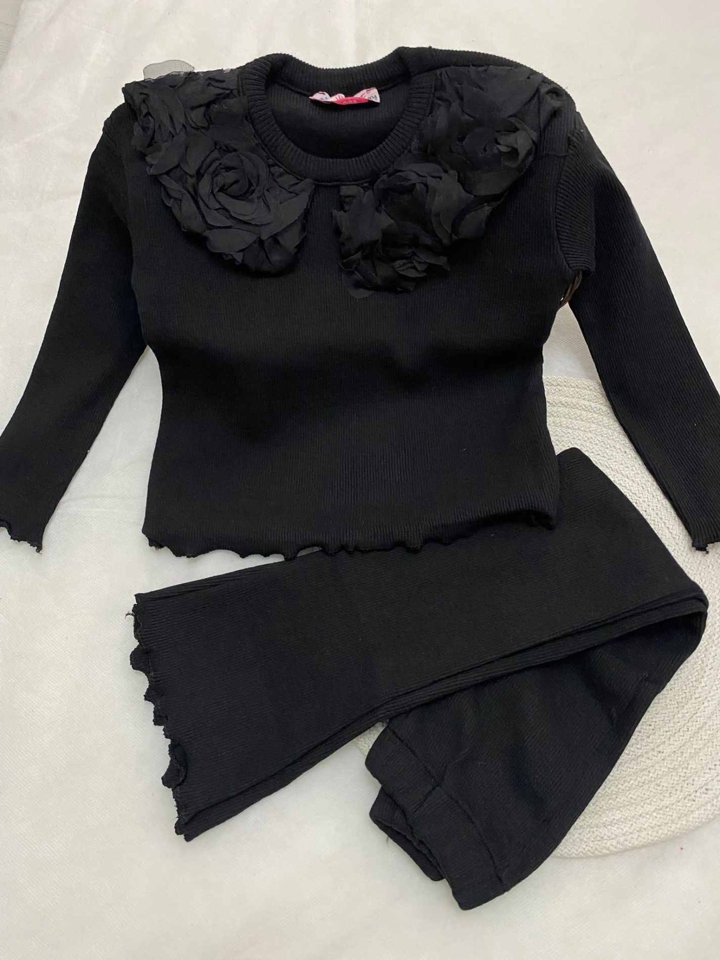 Siyah Gül Yaka Detaylı Fitilli Takım 