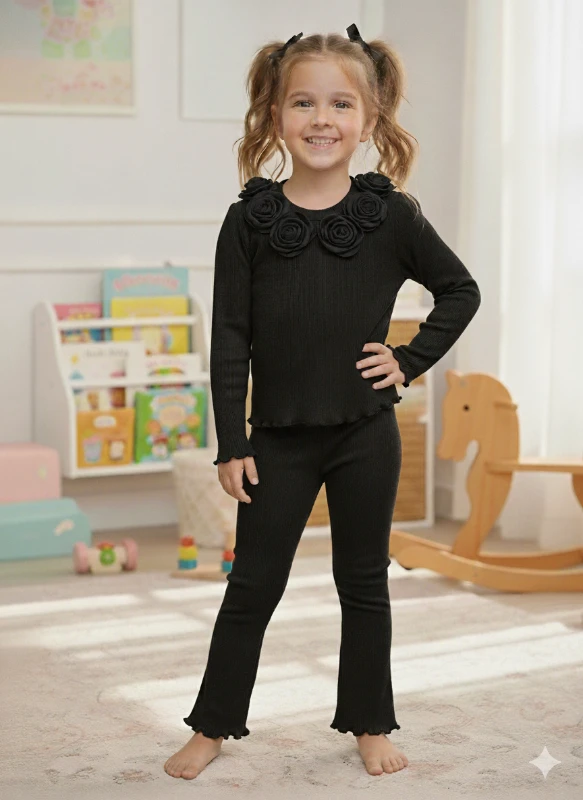 Siyah Gül Yaka Detaylı Fitilli Takım 