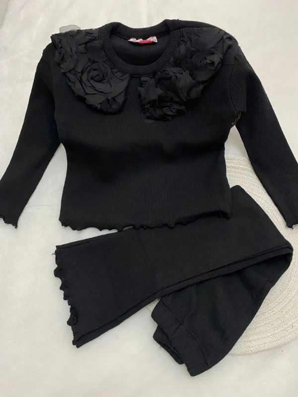 Siyah Gül Yaka Detaylı Fitilli Takım 